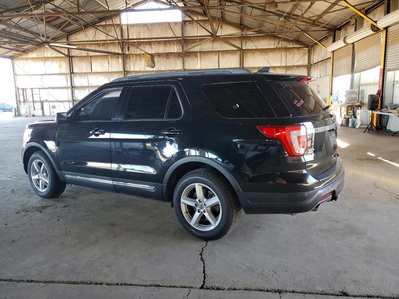 2018 FORD EXPLORER XLT photo 4