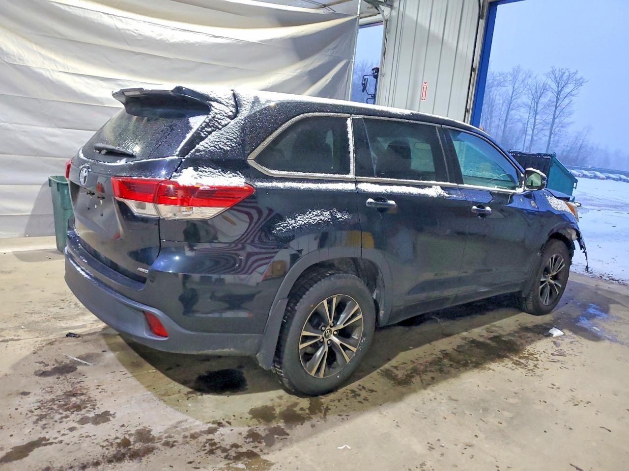 2018 TOYOTA HIGHLANDER LE photo 7