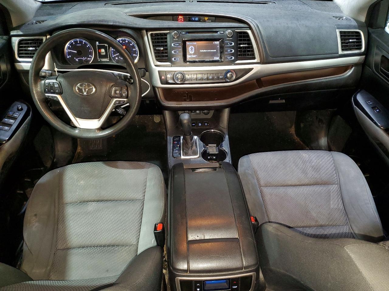 2018 TOYOTA HIGHLANDER LE photo 22
