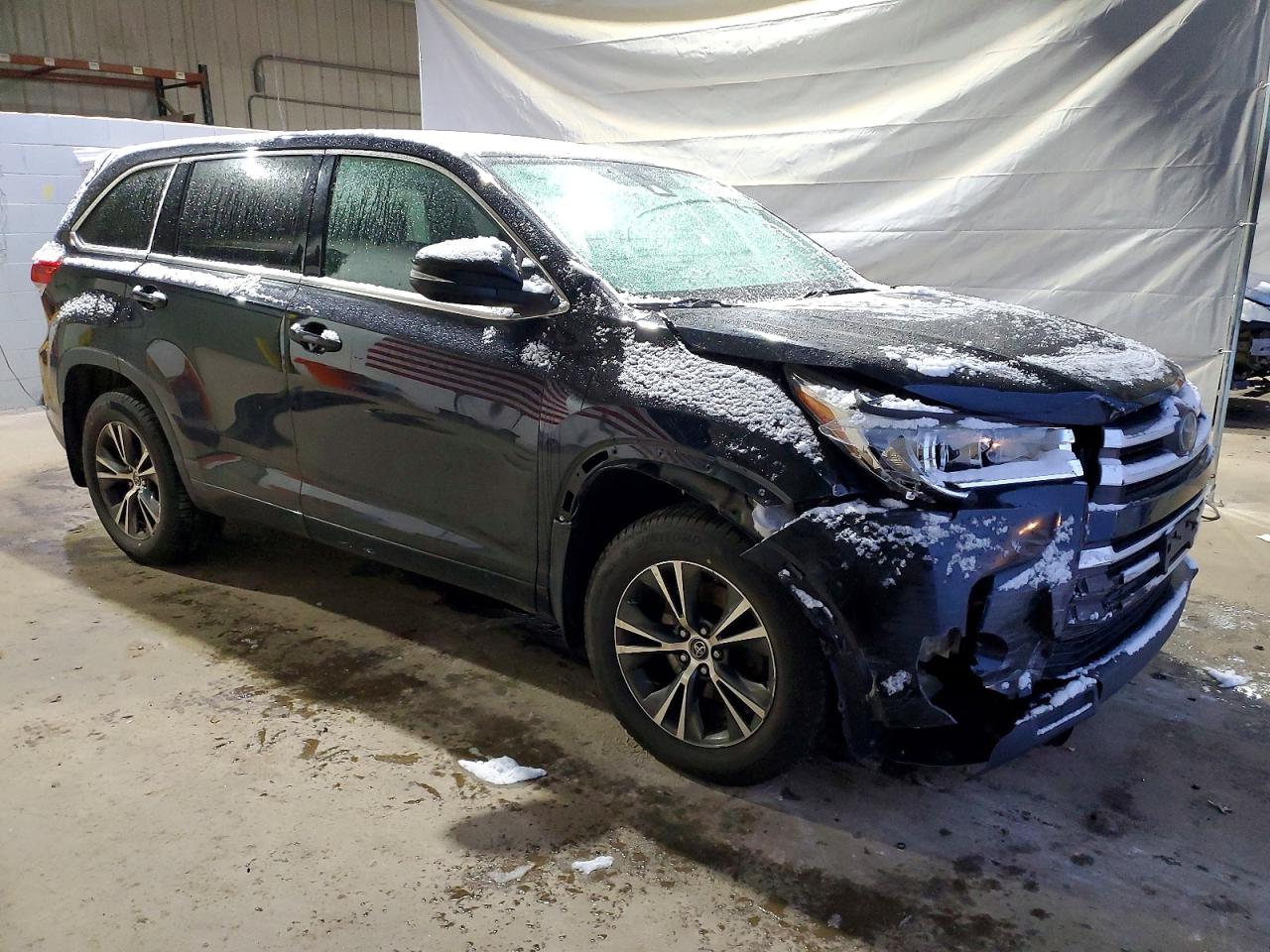 2018 TOYOTA HIGHLANDER LE photo 10