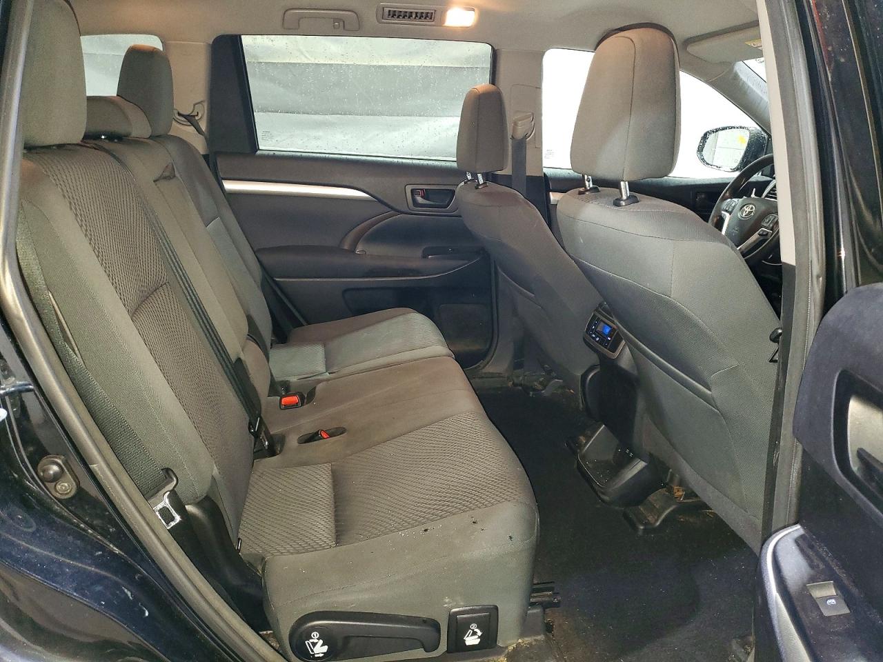 2018 TOYOTA HIGHLANDER LE photo 31