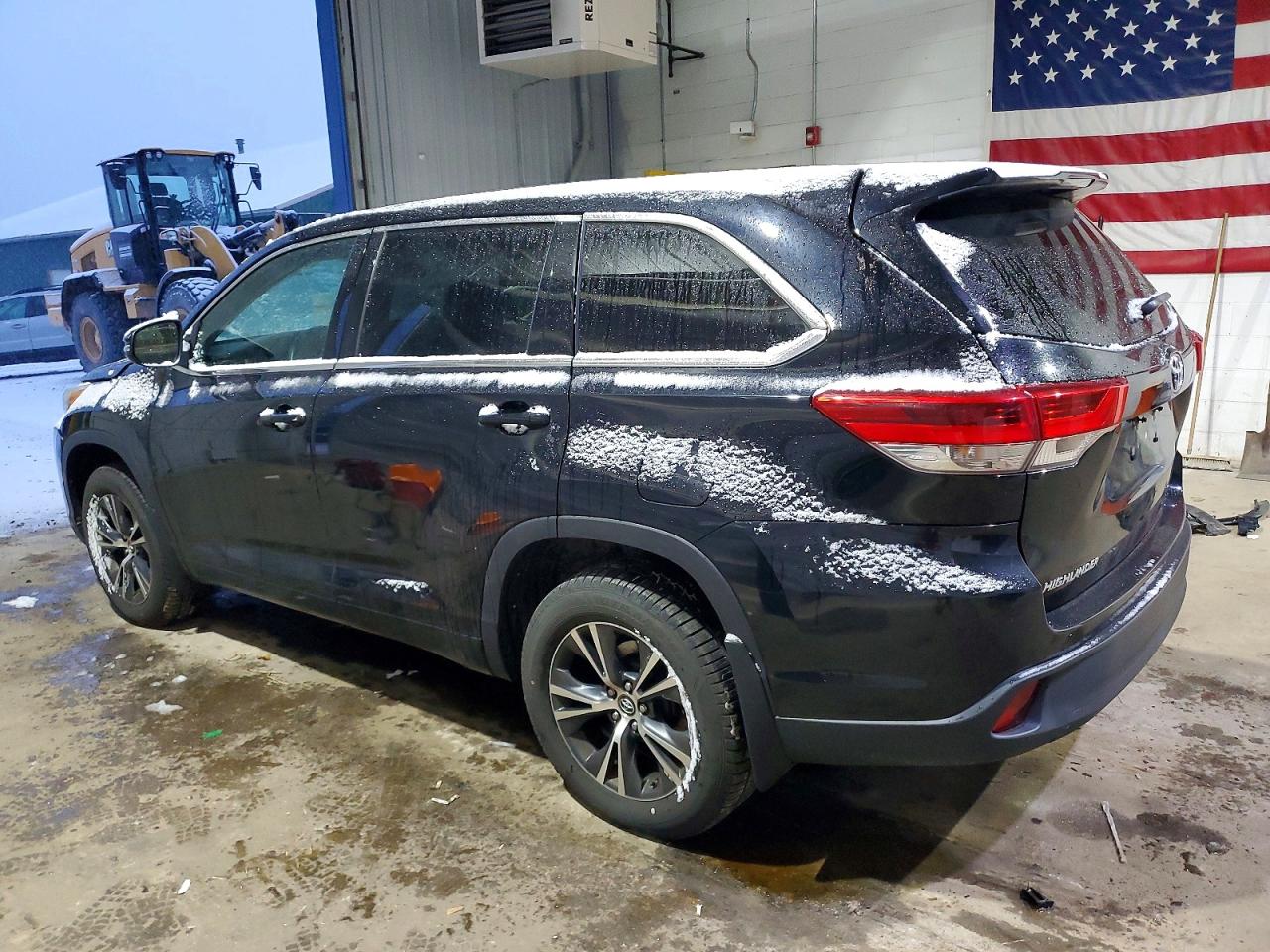 2018 TOYOTA HIGHLANDER LE photo 4