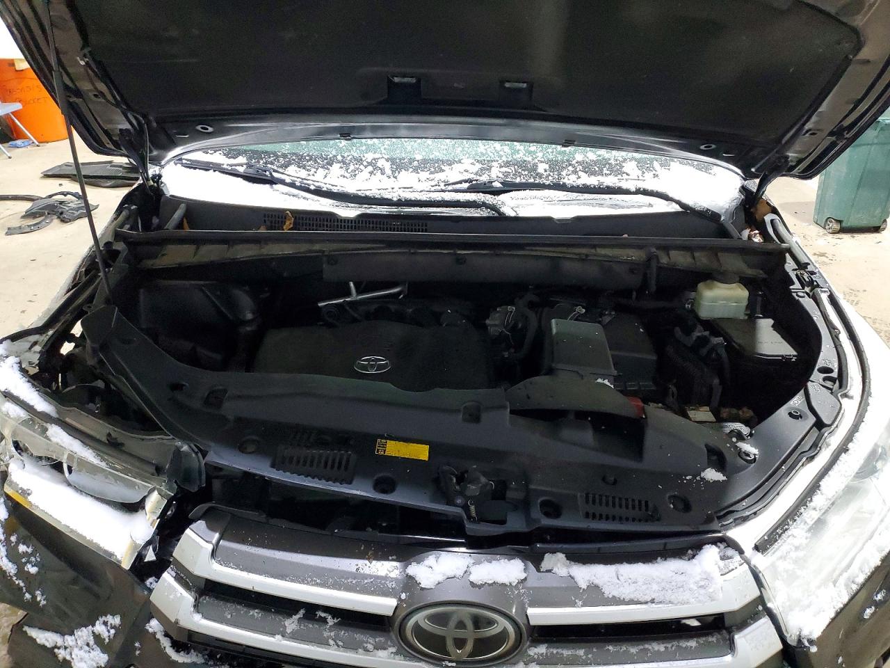 2018 TOYOTA HIGHLANDER LE photo 34