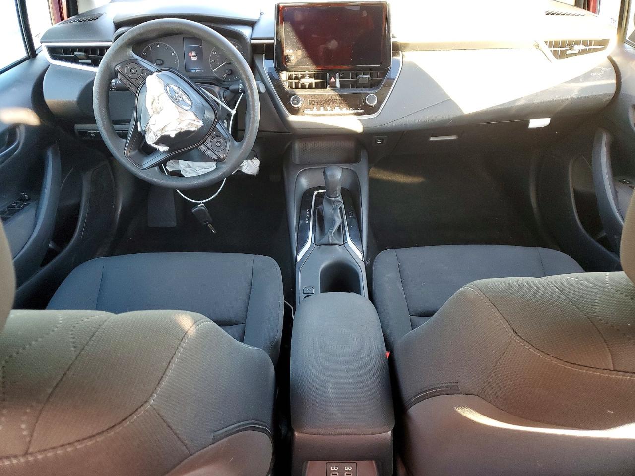 2025 TOYOTA COROLLA LE photo 15