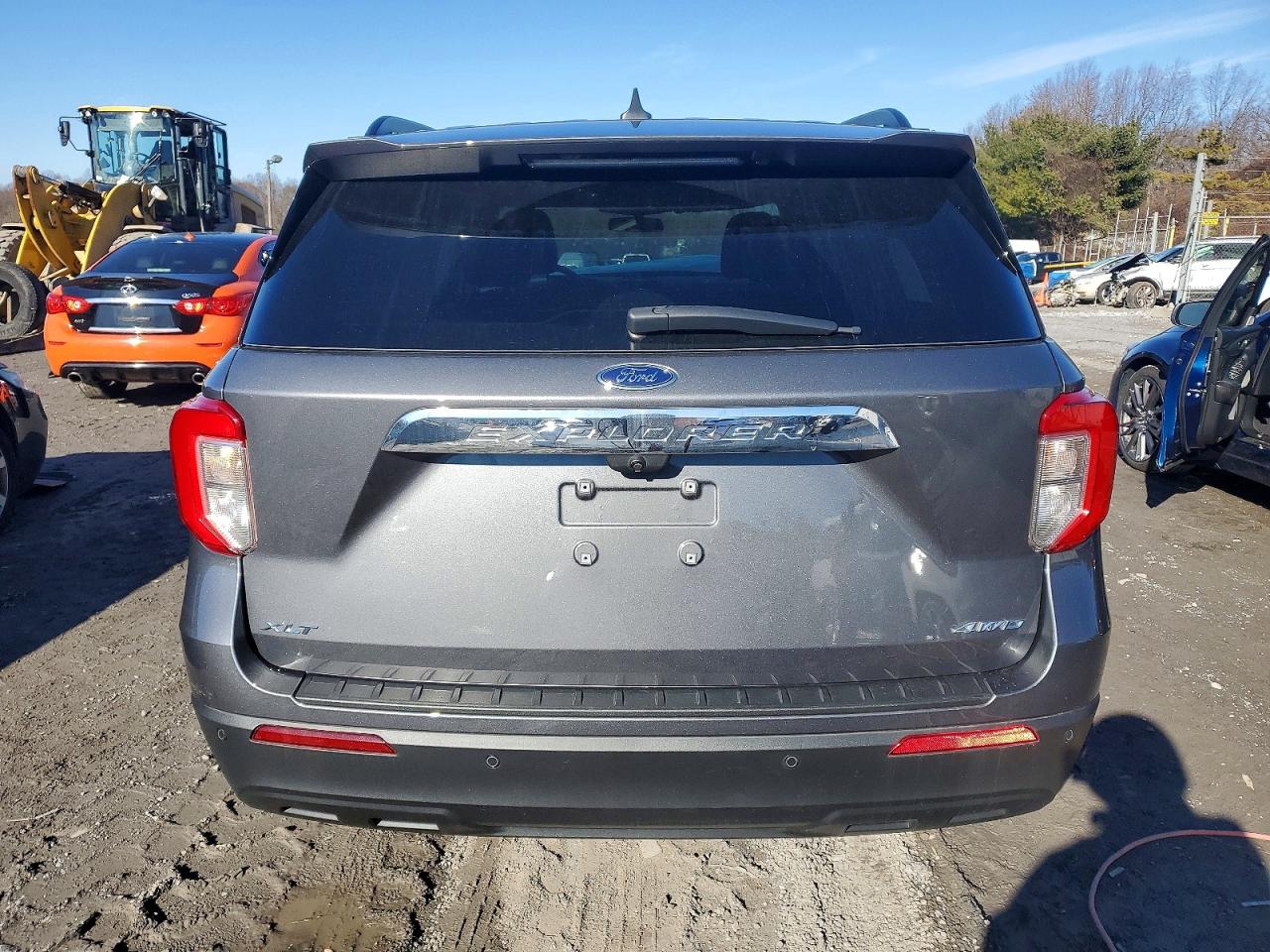 2021 FORD EXPLORER XLT photo 6