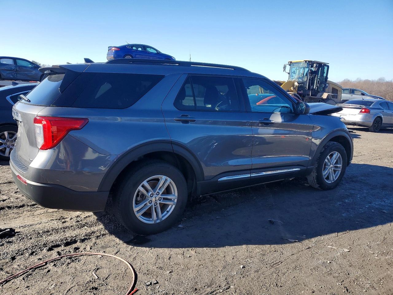 2021 FORD EXPLORER XLT photo 3