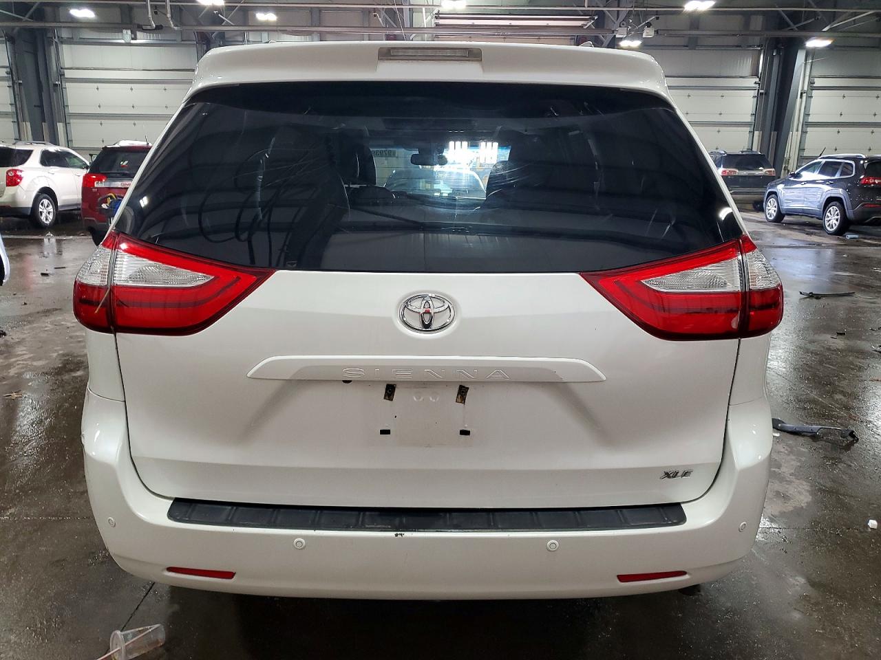 2016 TOYOTA SIENNA XLE 8-PASSENGER photo 6