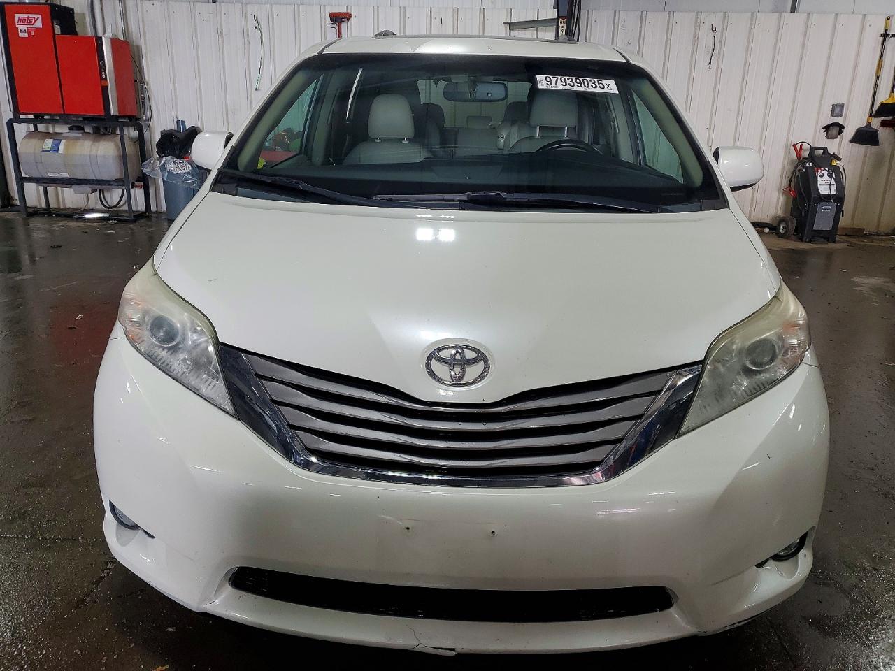 2016 TOYOTA SIENNA XLE 8-PASSENGER photo 5