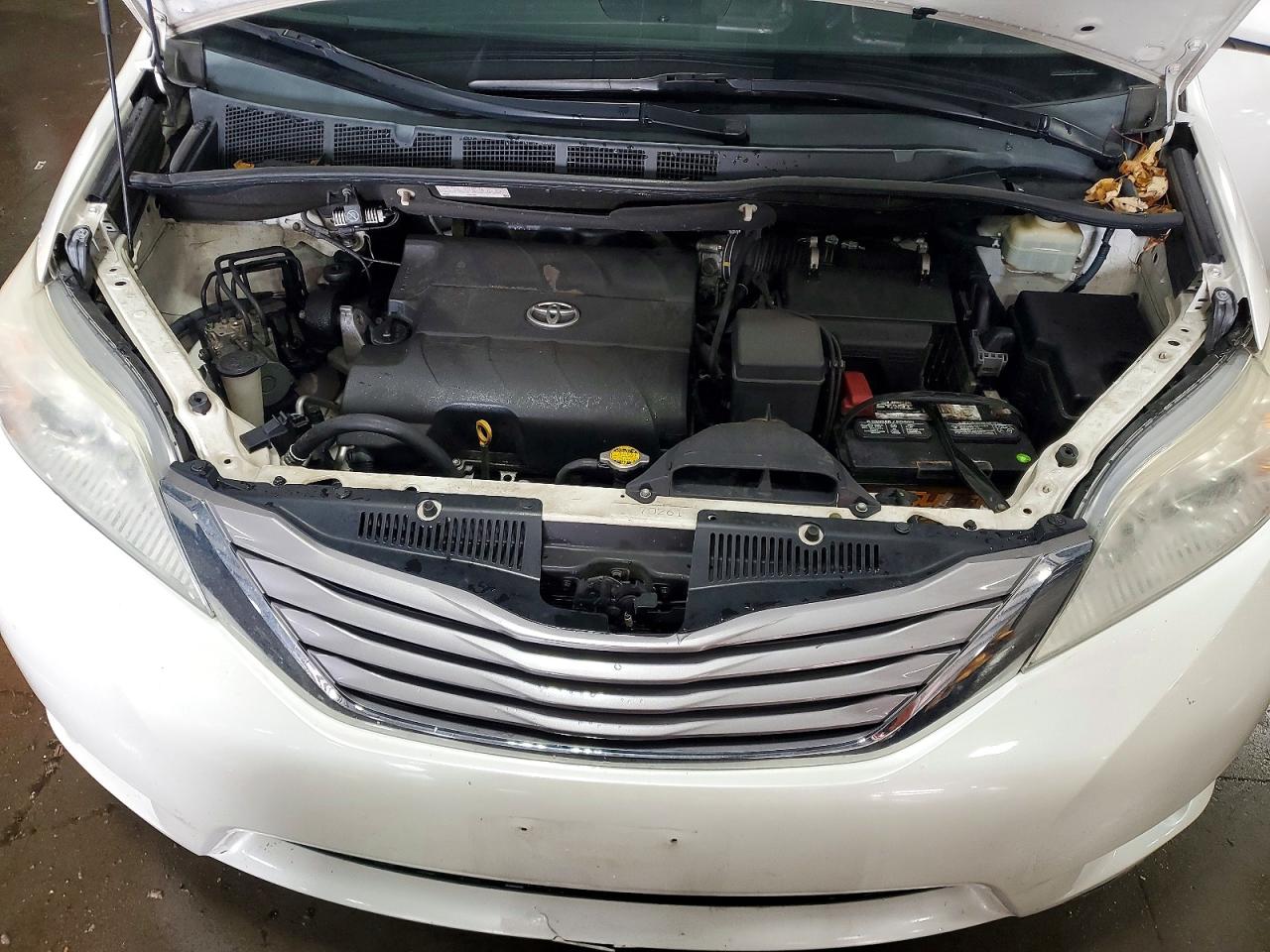 2016 TOYOTA SIENNA XLE 8-PASSENGER photo 12