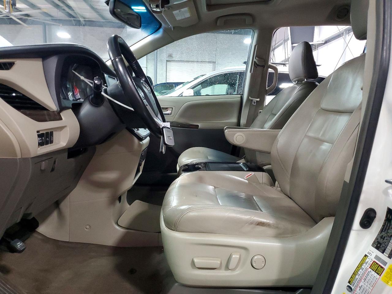 2016 TOYOTA SIENNA XLE 8-PASSENGER photo 7