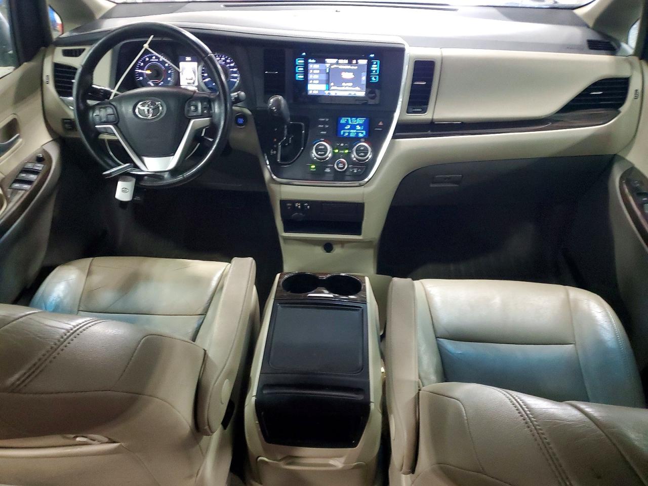 2016 TOYOTA SIENNA XLE 8-PASSENGER photo 8