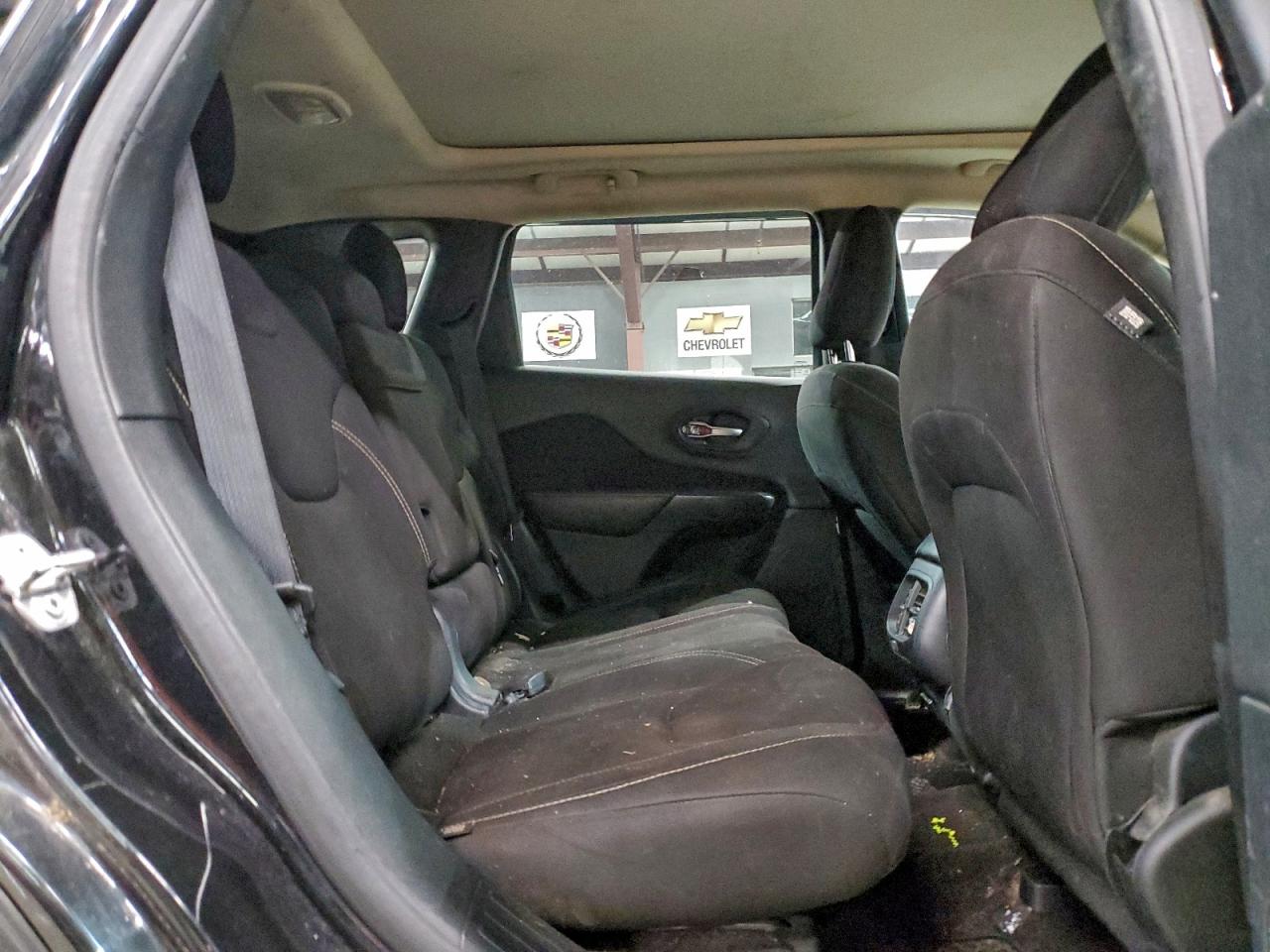 2016 JEEP CHEROKEE LATITUDE photo 11