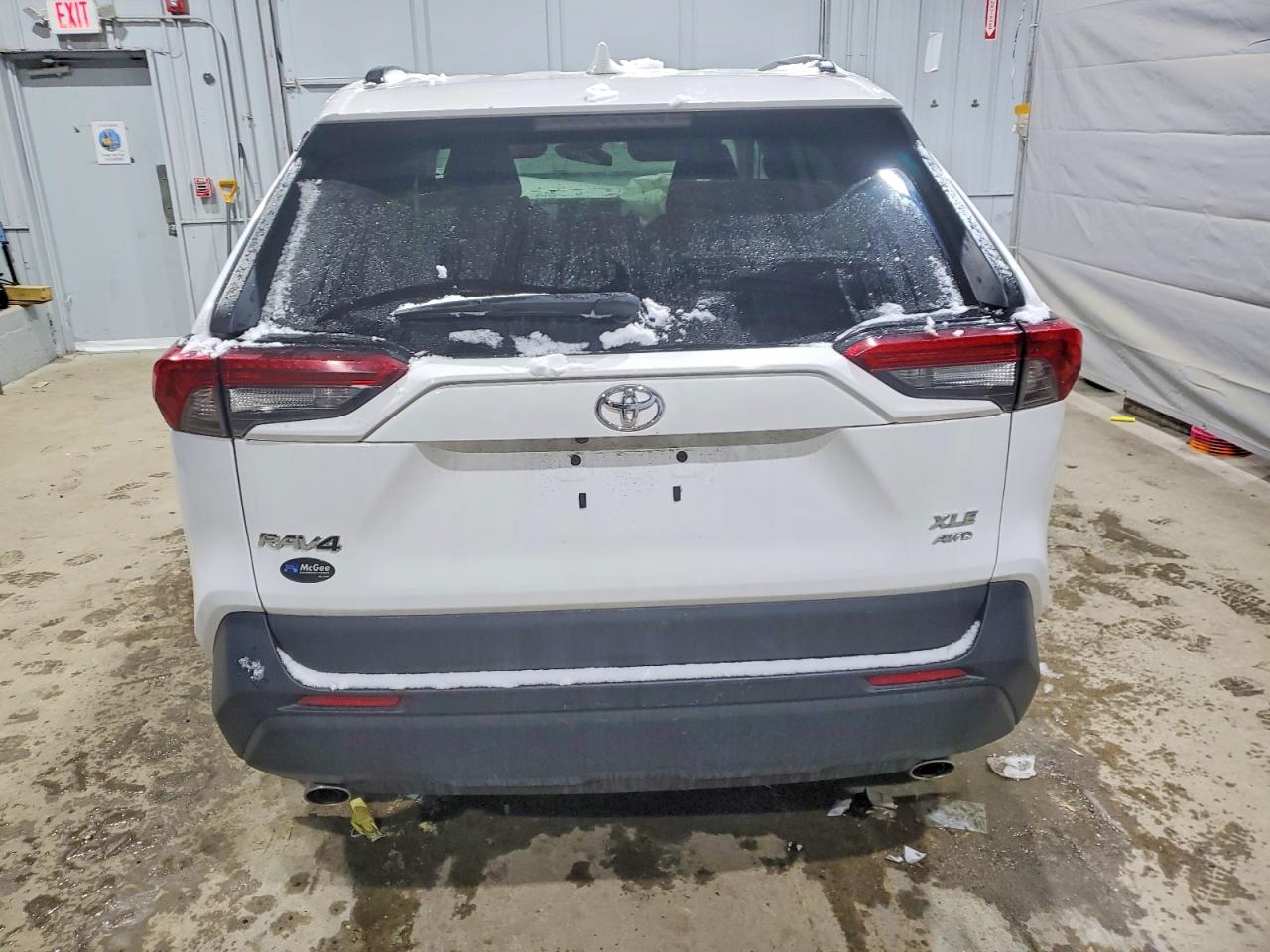 2021 TOYOTA RAV4 XLE photo 6