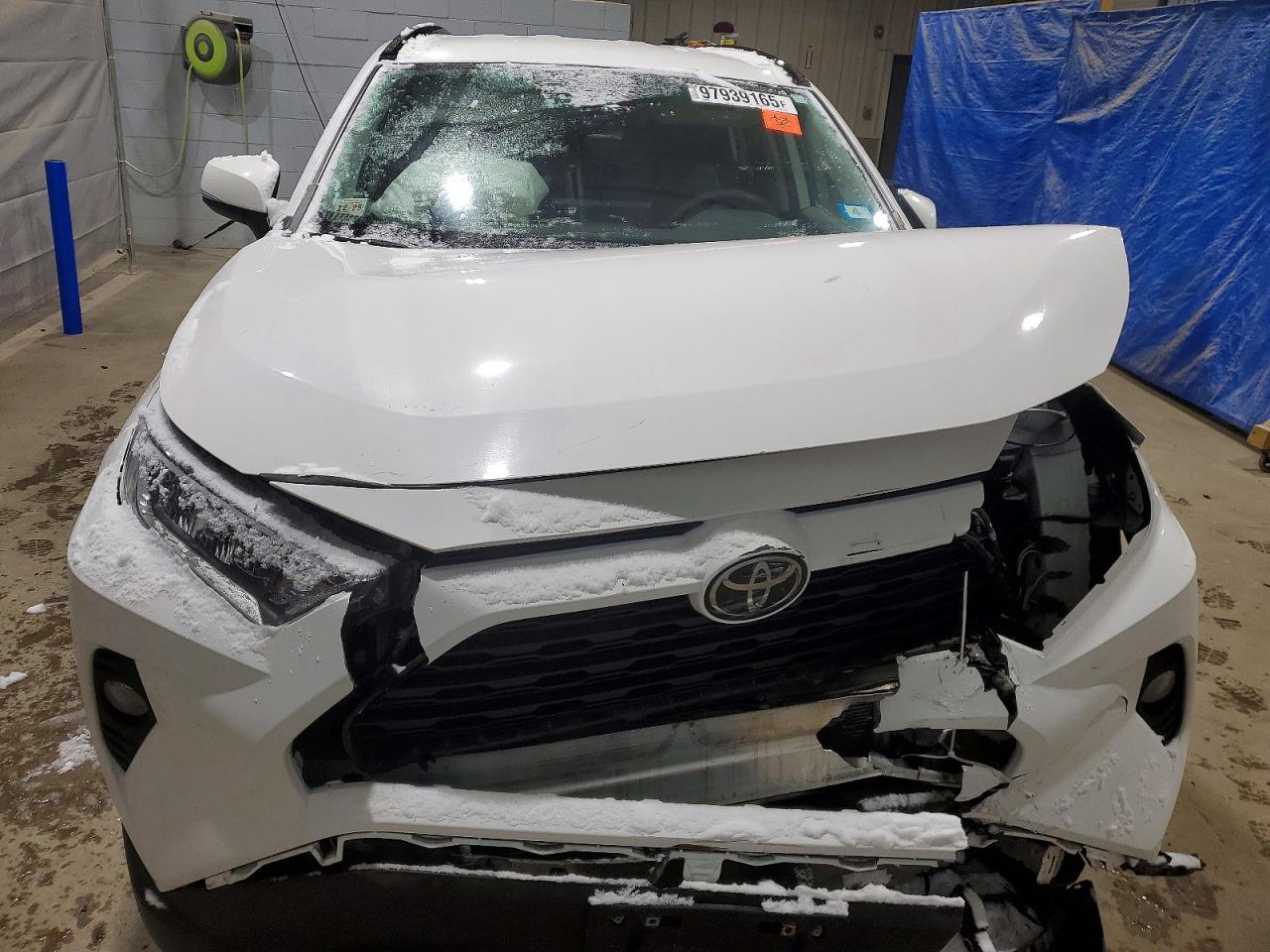 2021 TOYOTA RAV4 XLE photo 5