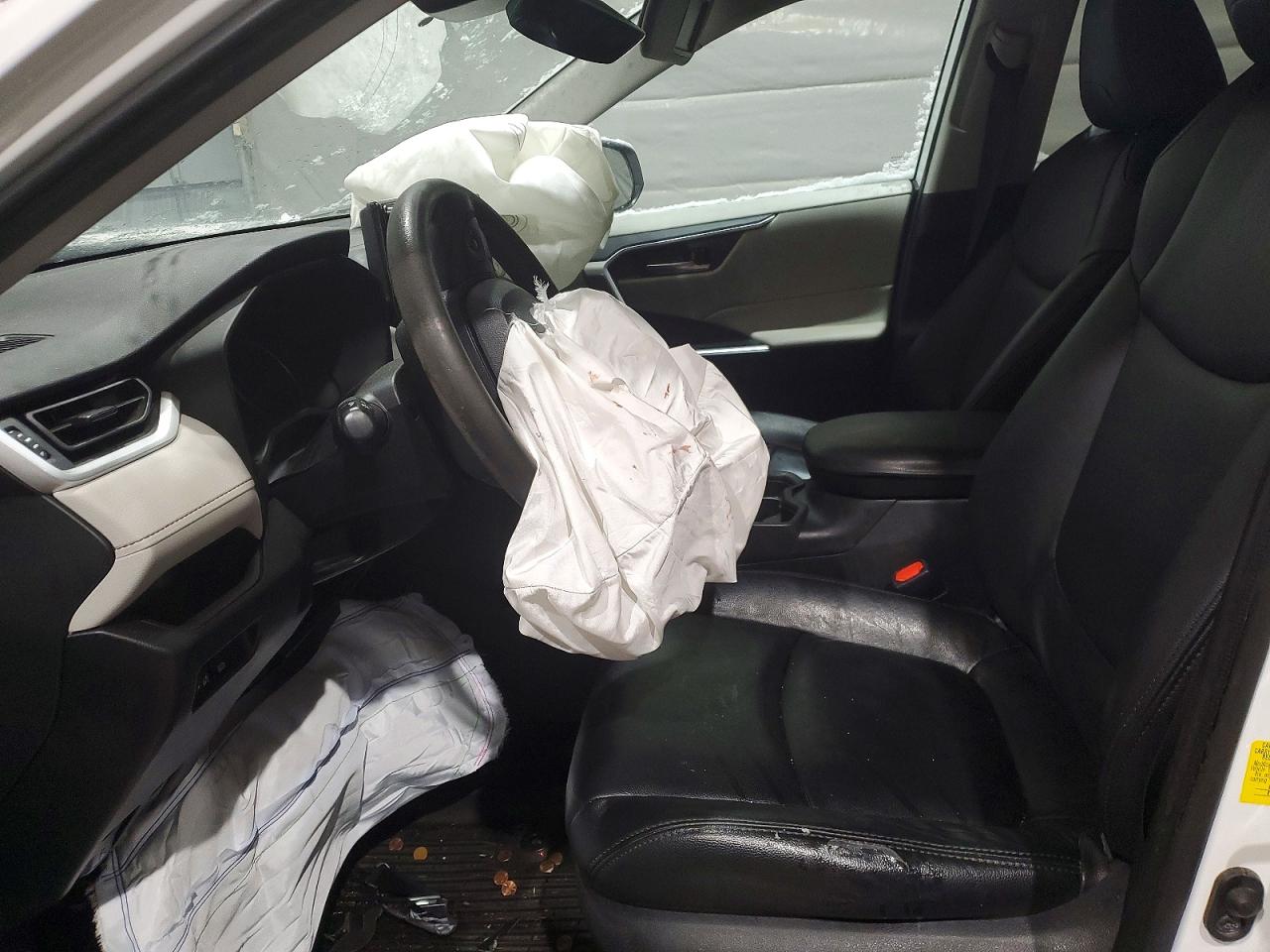 2021 TOYOTA RAV4 XLE photo 7