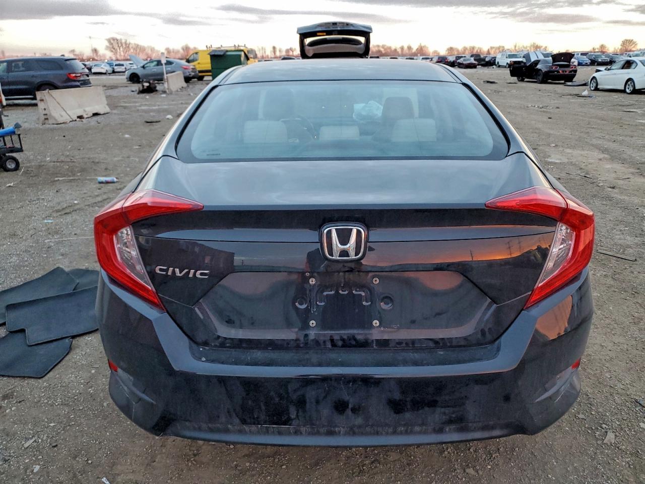 2017 HONDA CIVIC LX photo 6