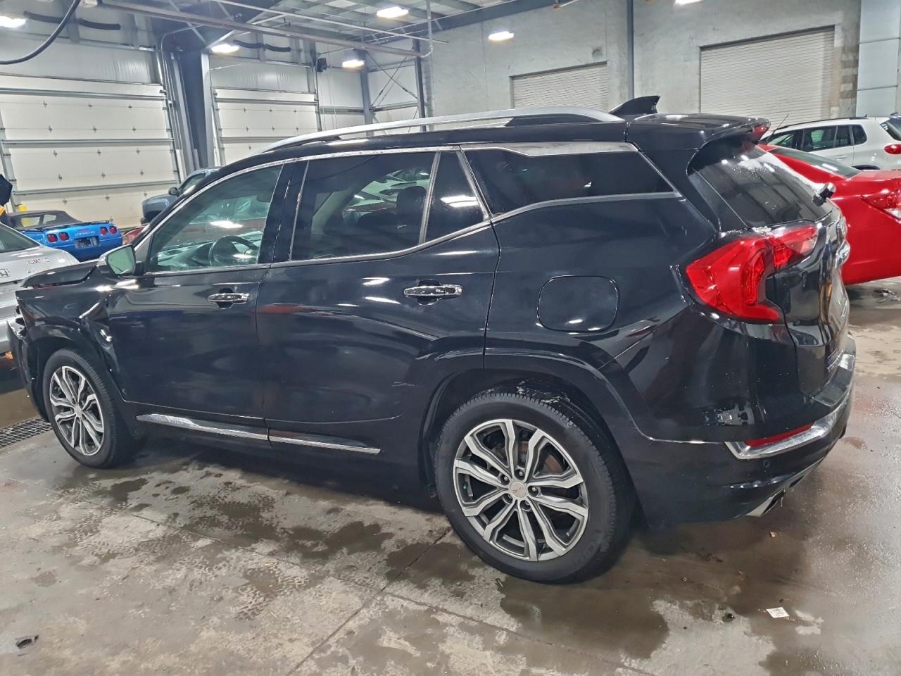 2018 GMC TERRAIN DENALI photo 3