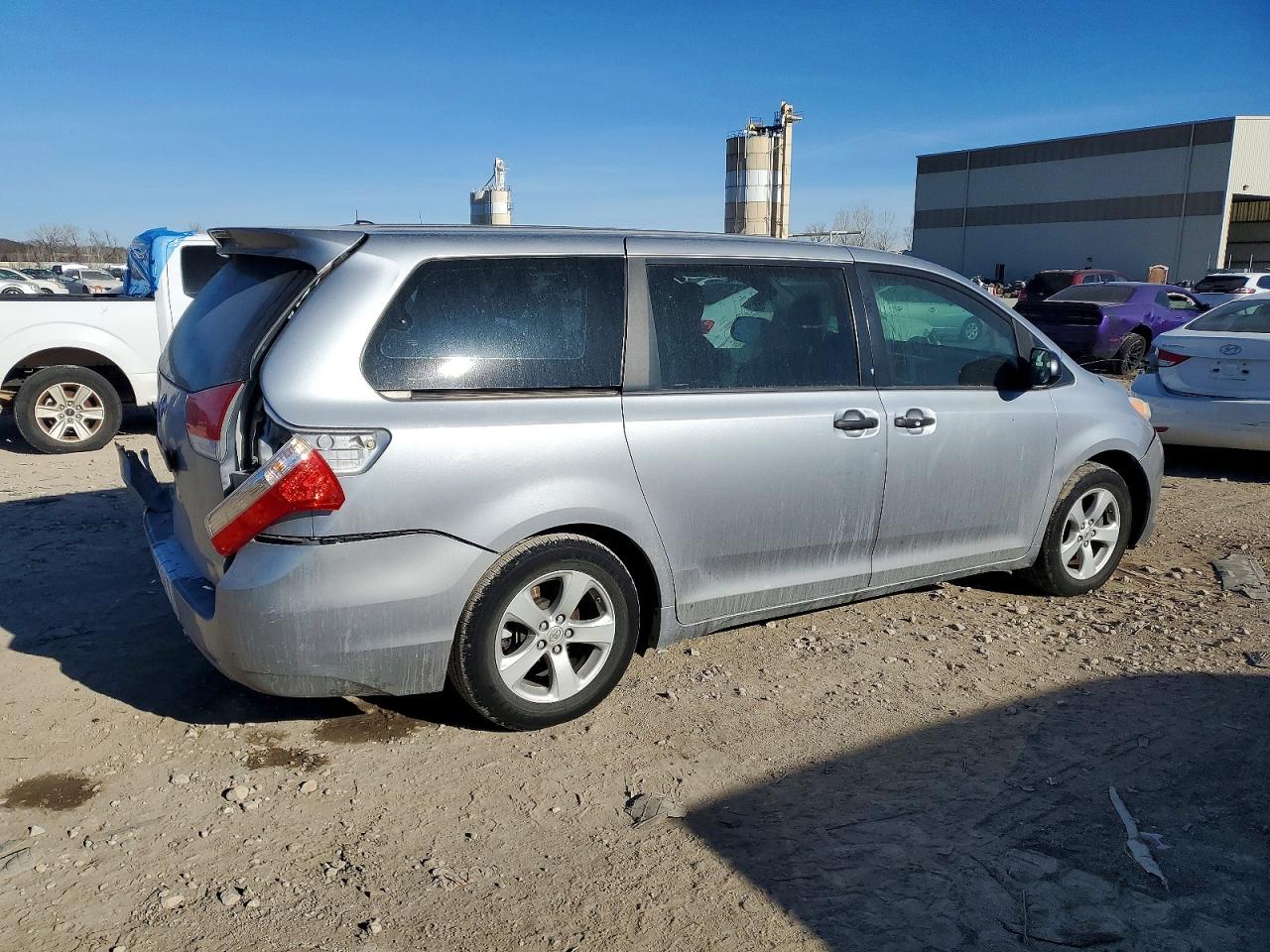 2013 TOYOTA SIENNA photo 5