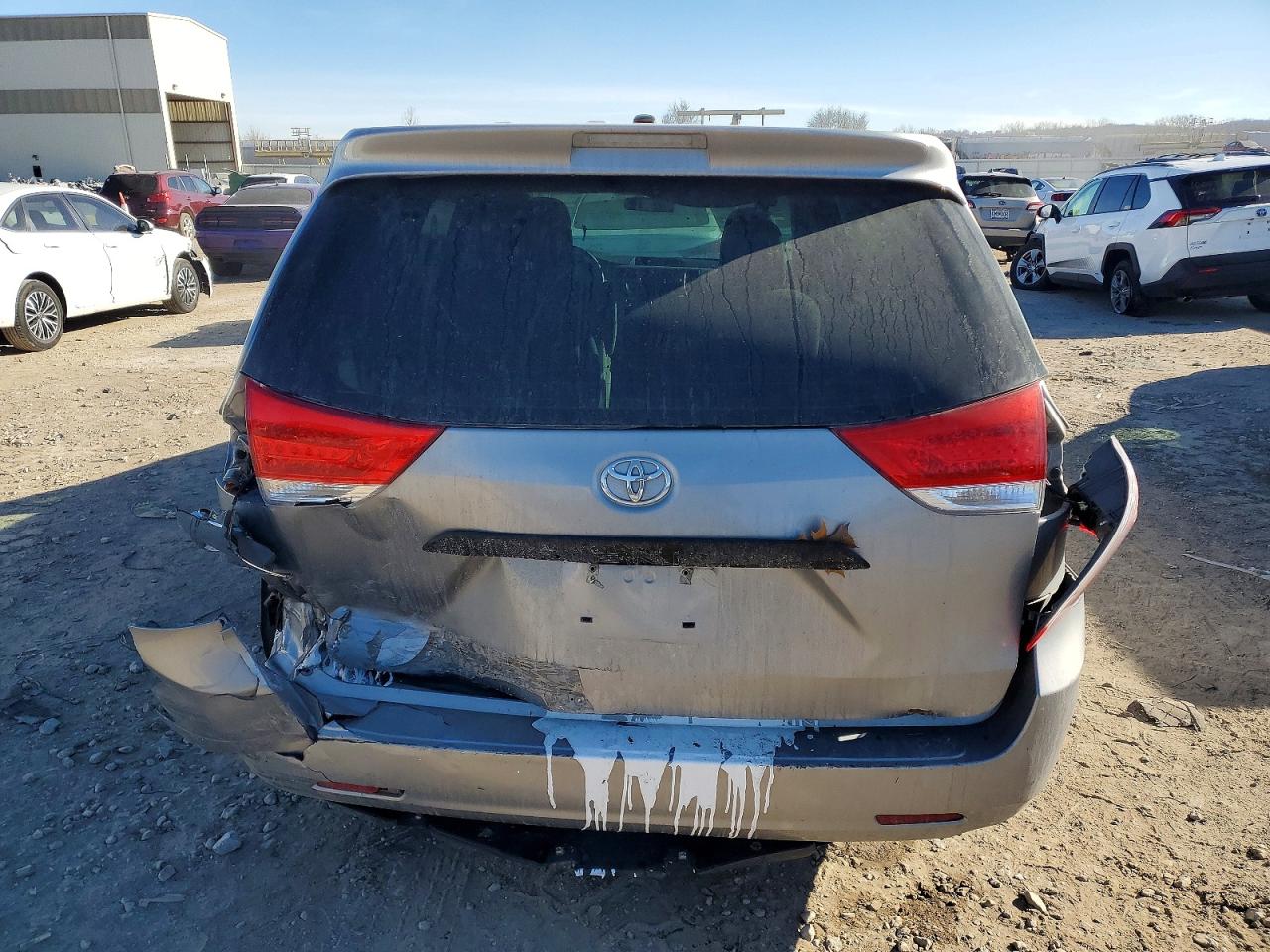 2013 TOYOTA SIENNA photo 11