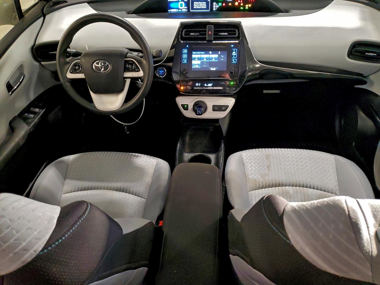 2017 TOYOTA PRIUS photo 8