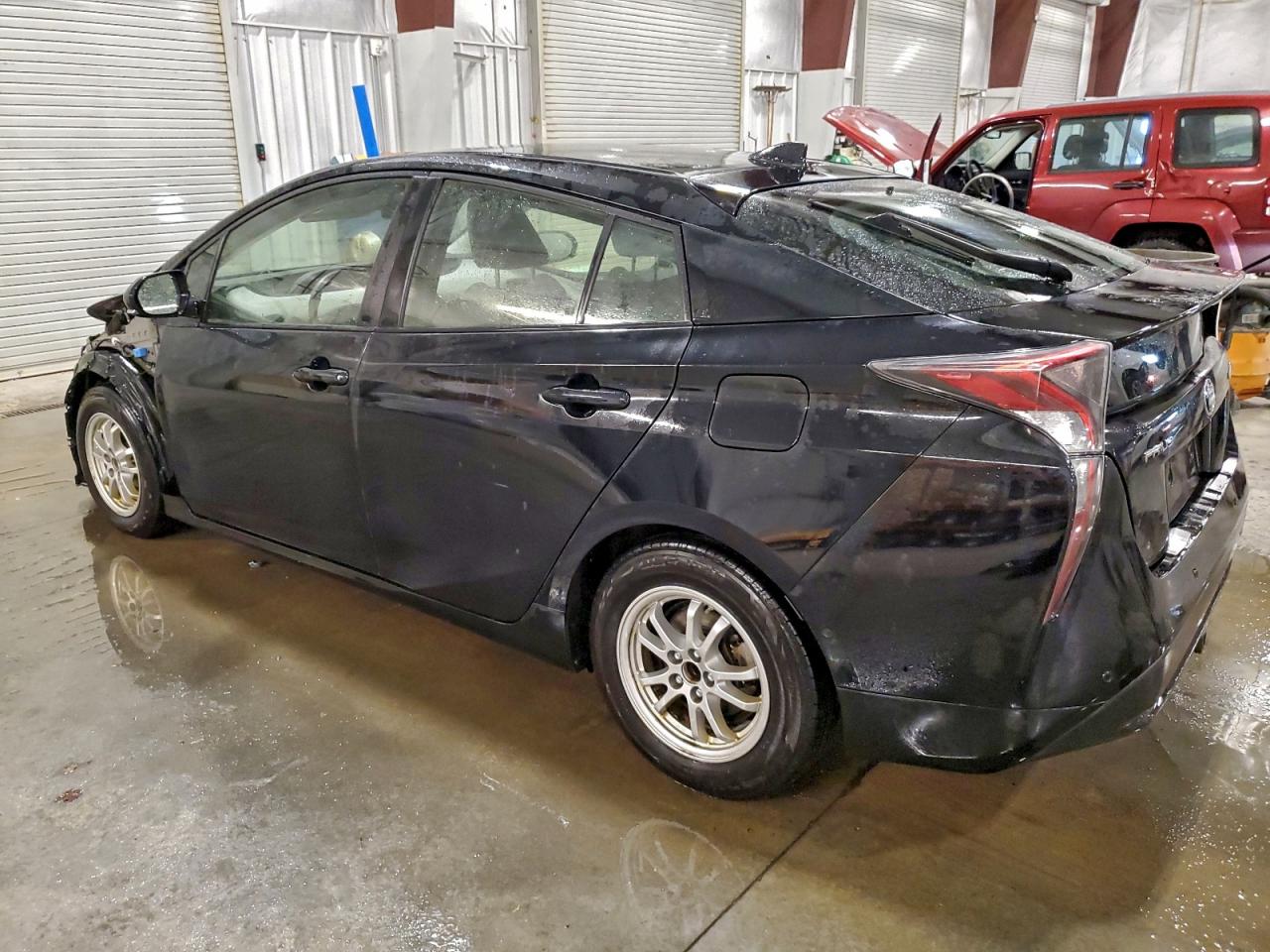 2017 TOYOTA PRIUS photo 2