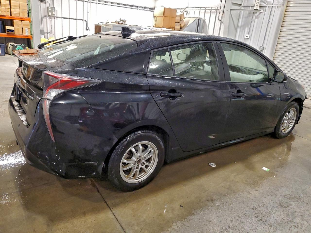 2017 TOYOTA PRIUS photo 3