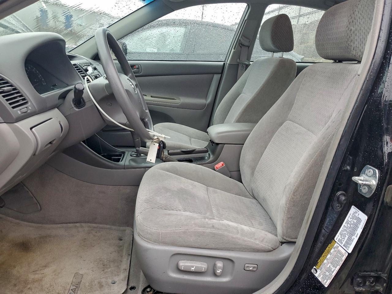 2004 TOYOTA CAMRY LE photo 19