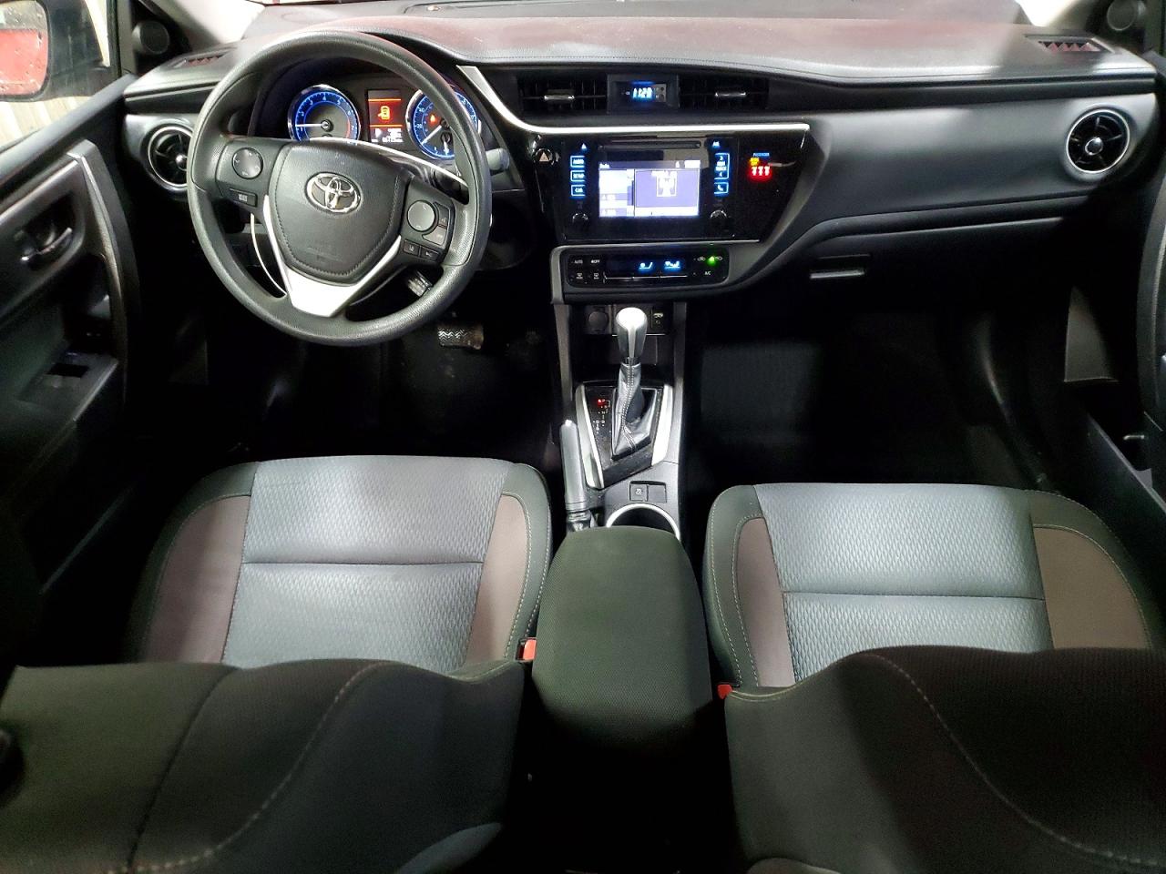 2018 TOYOTA COROLLA L photo 8