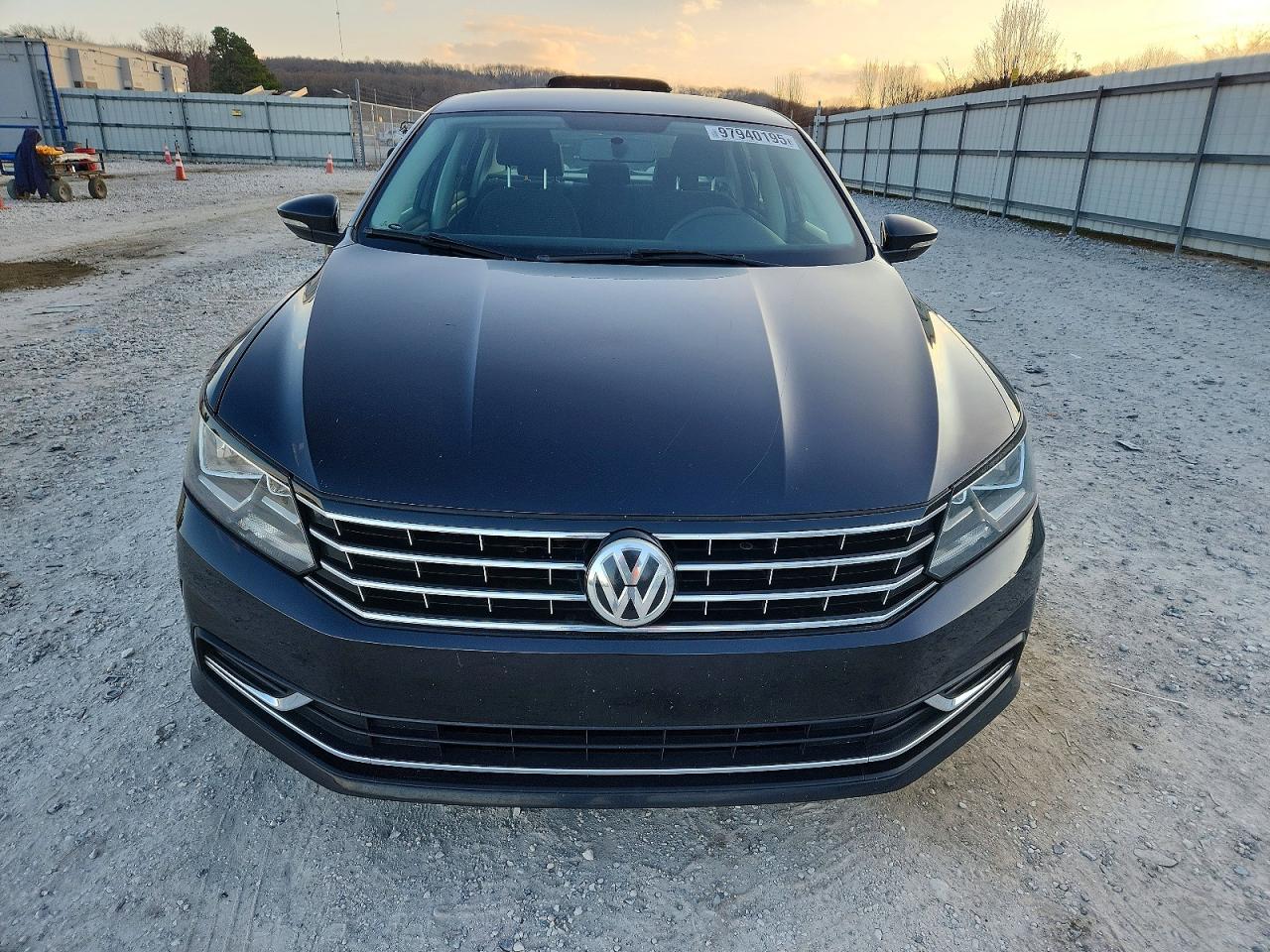 2017 VOLKSWAGEN PASSAT S photo 9