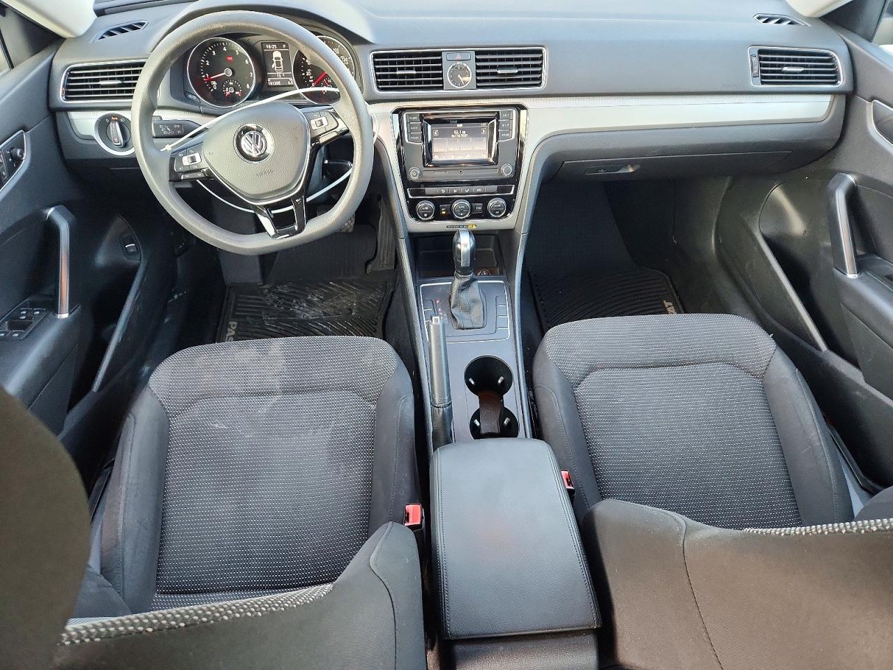 2017 VOLKSWAGEN PASSAT S photo 15