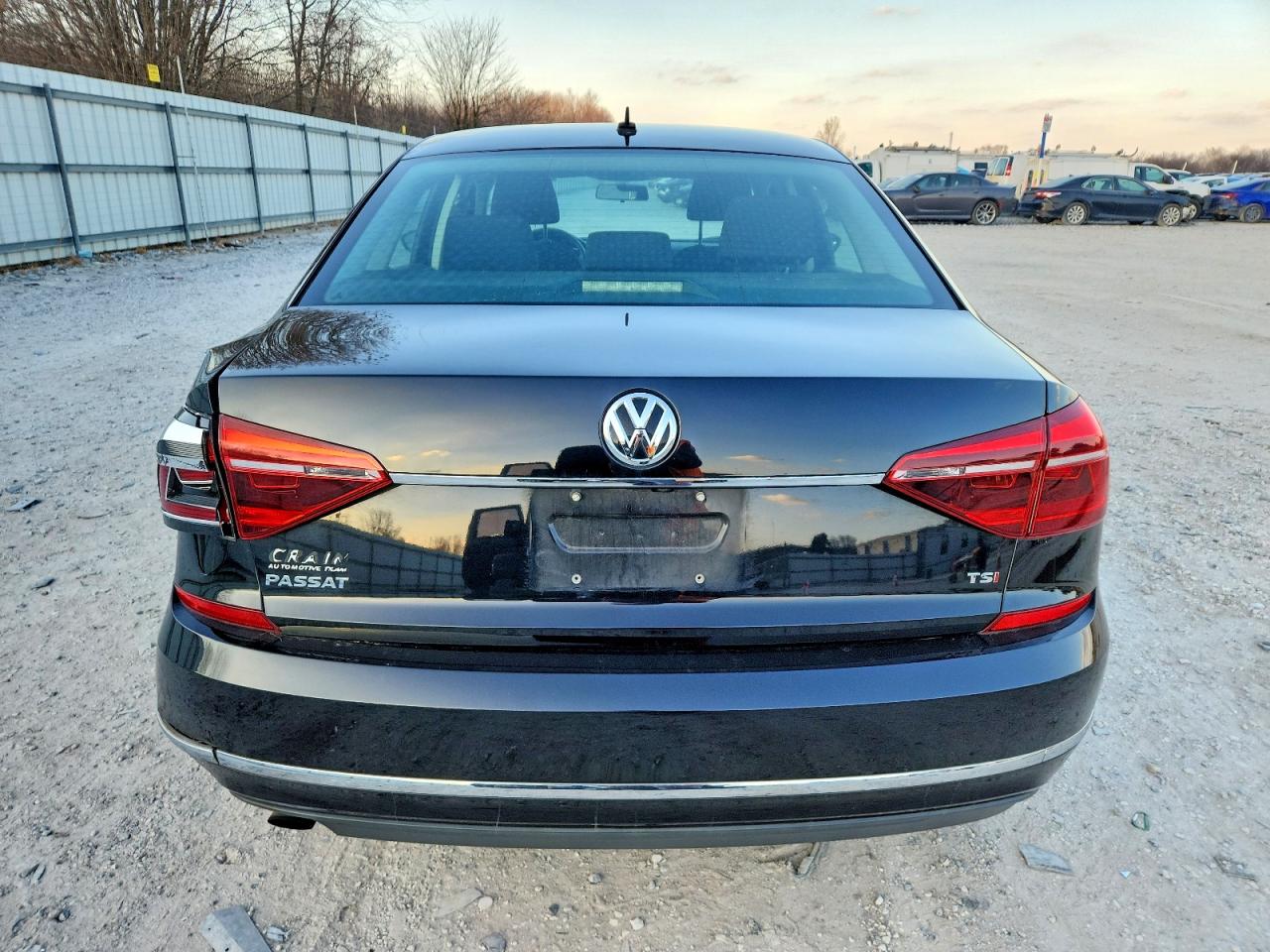 2017 VOLKSWAGEN PASSAT S photo 11