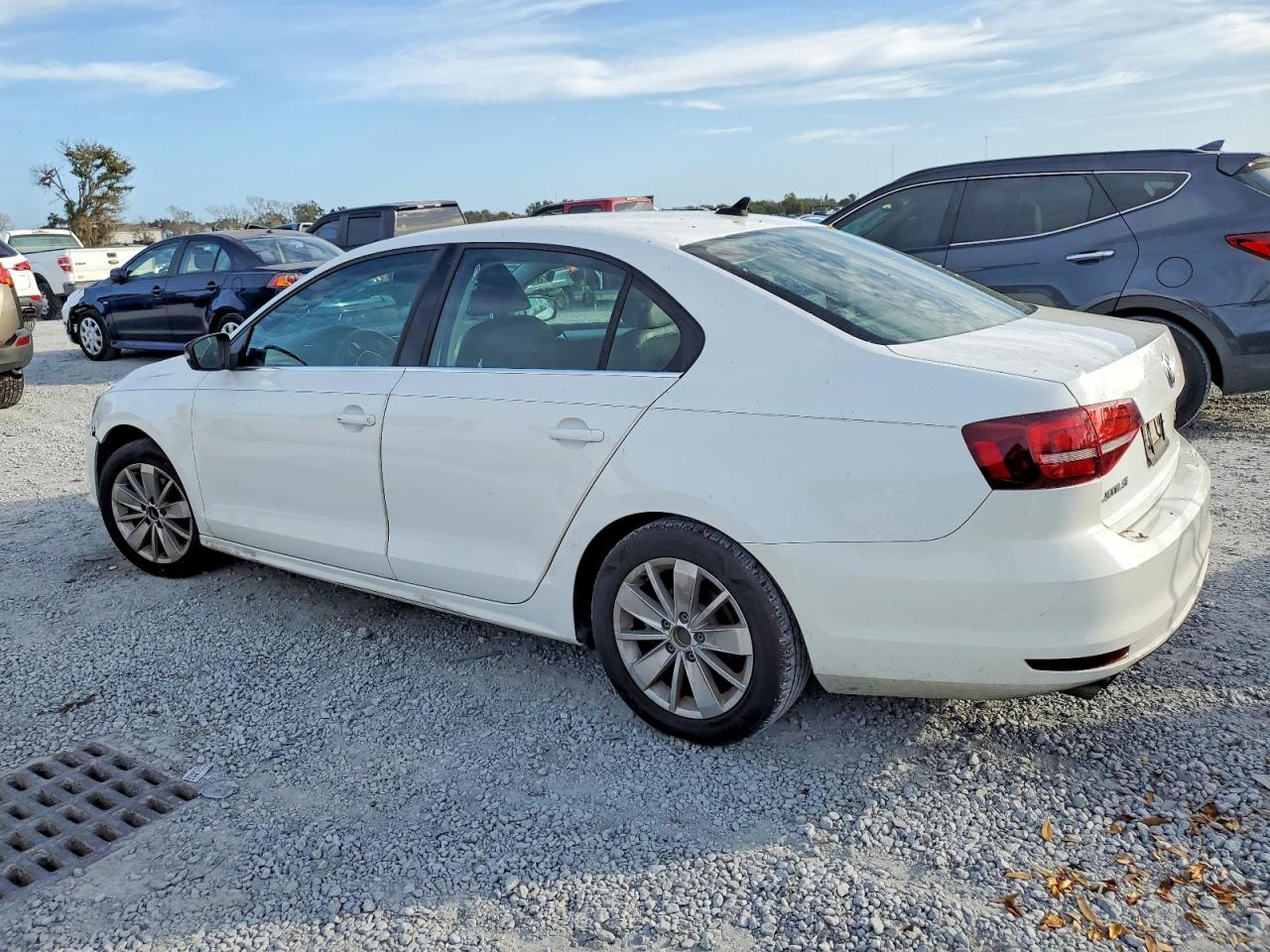 2016 VOLKSWAGEN JETTA SE photo 3