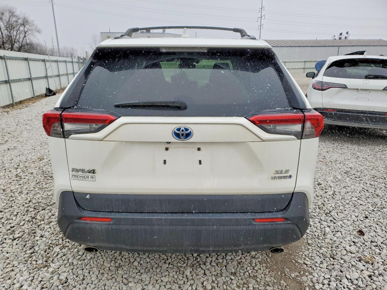 2019 TOYOTA RAV4 XLE photo 6