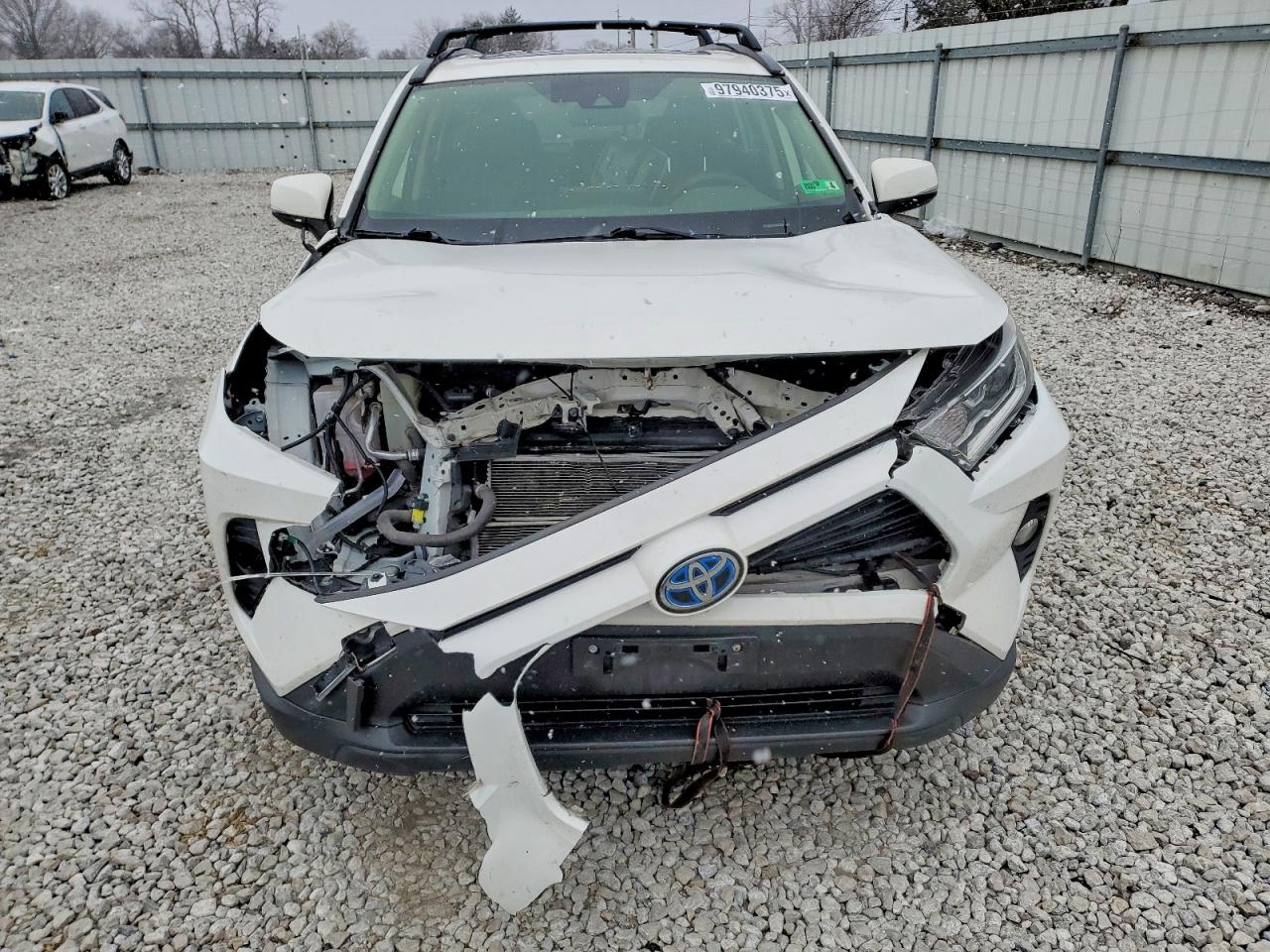 2019 TOYOTA RAV4 XLE photo 5