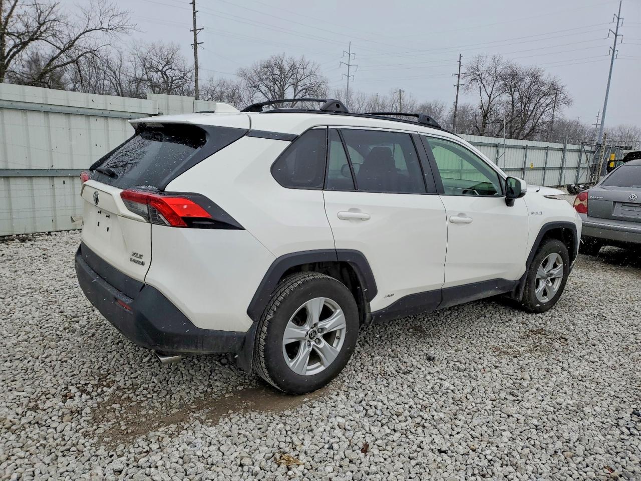 2019 TOYOTA RAV4 XLE photo 3