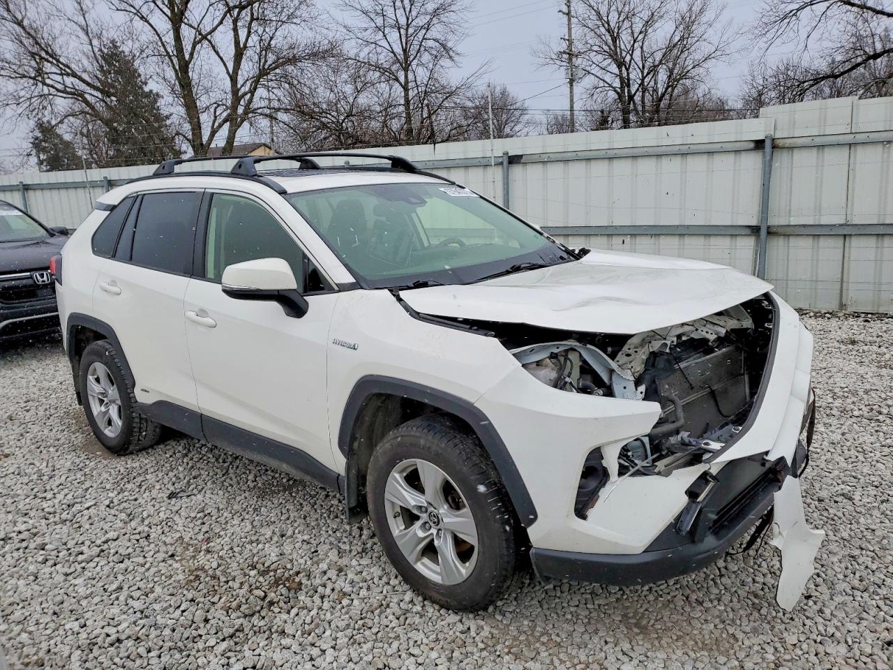 2019 TOYOTA RAV4 XLE photo 4