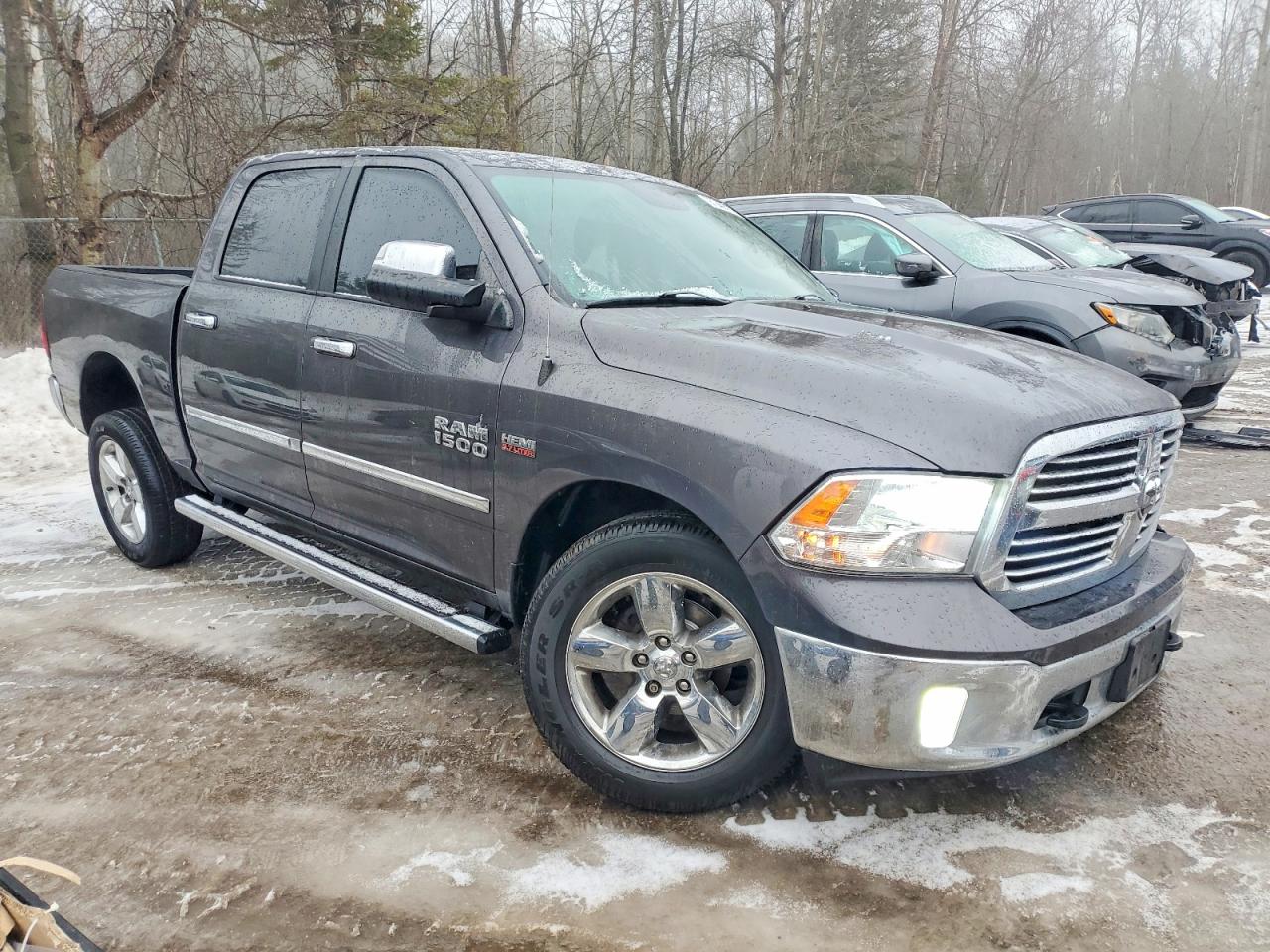 2016 RAM 1500 SLT photo 4