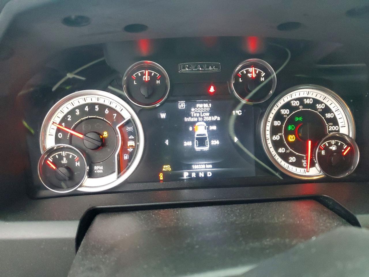 2016 RAM 1500 SLT photo 9