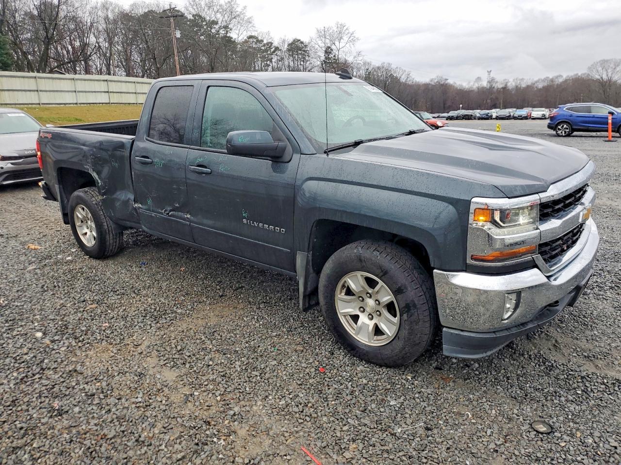 2017 CHEVROLET SILVERADO K1500 LT photo 10