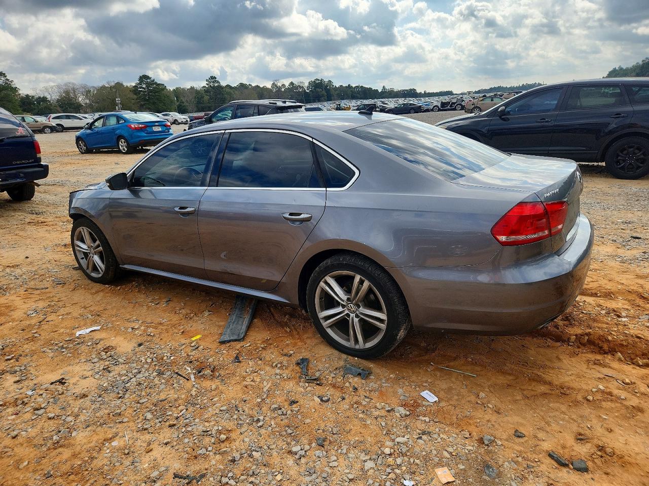 2015 VOLKSWAGEN PASSAT SE photo 3