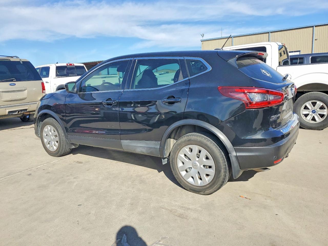 2020 NISSAN ROGUE SPORT S photo 2