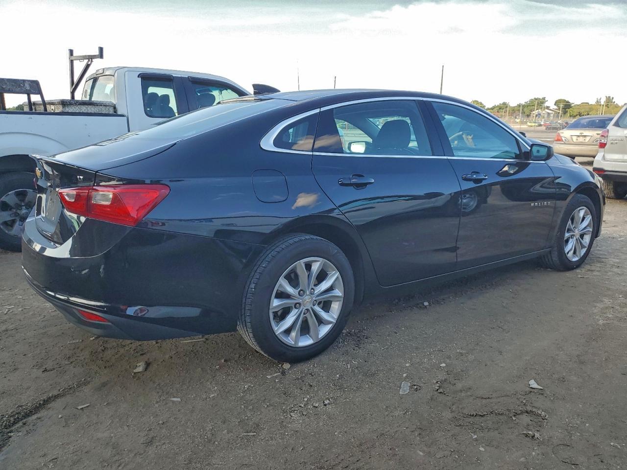 2023 CHEVROLET MALIBU LT photo 5