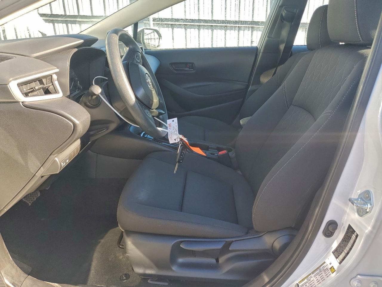 2025 TOYOTA COROLLA LE photo 13