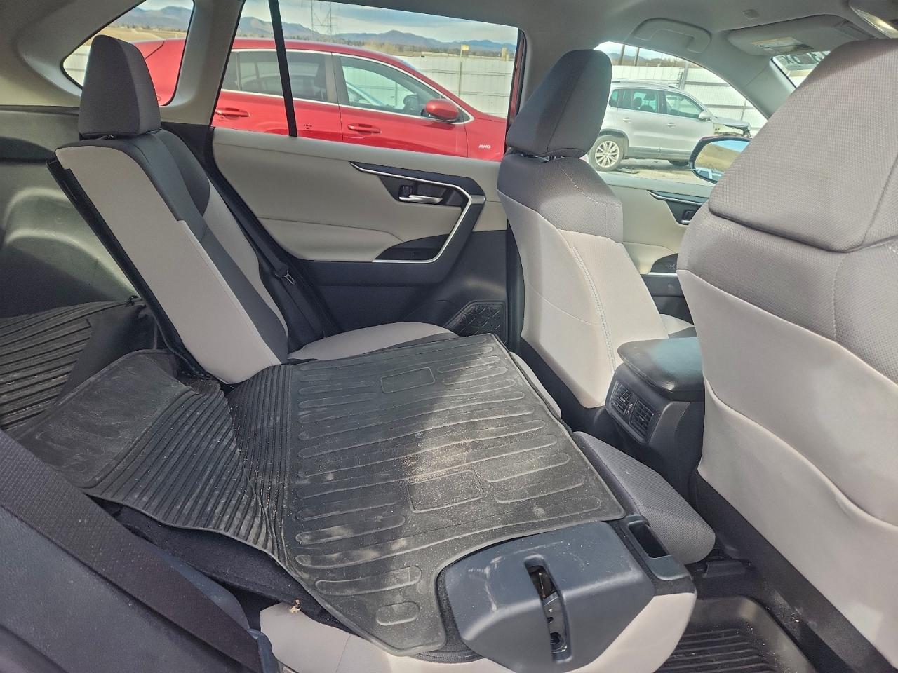 2024 TOYOTA RAV4 XLE photo 21