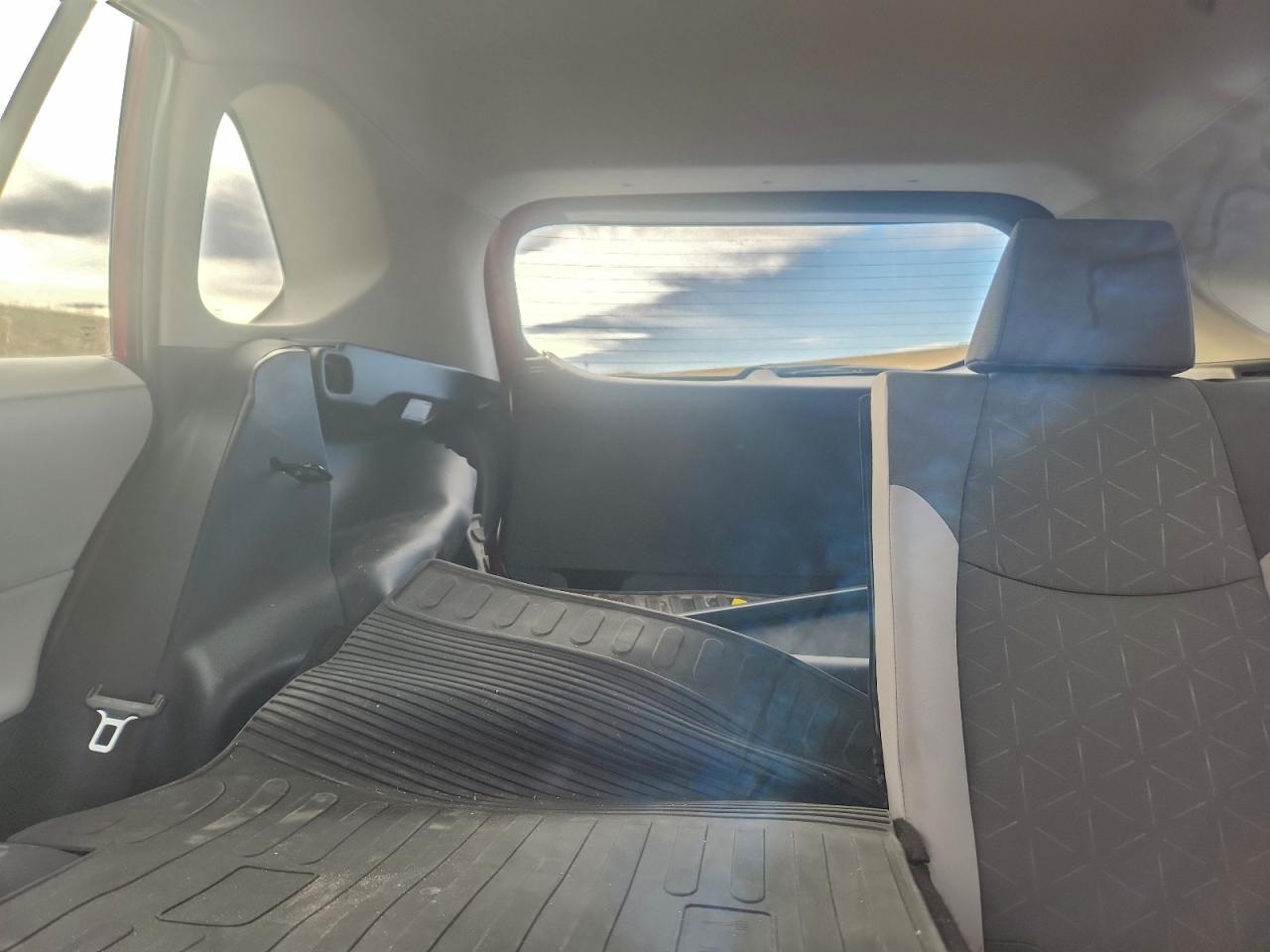 2024 TOYOTA RAV4 XLE photo 19