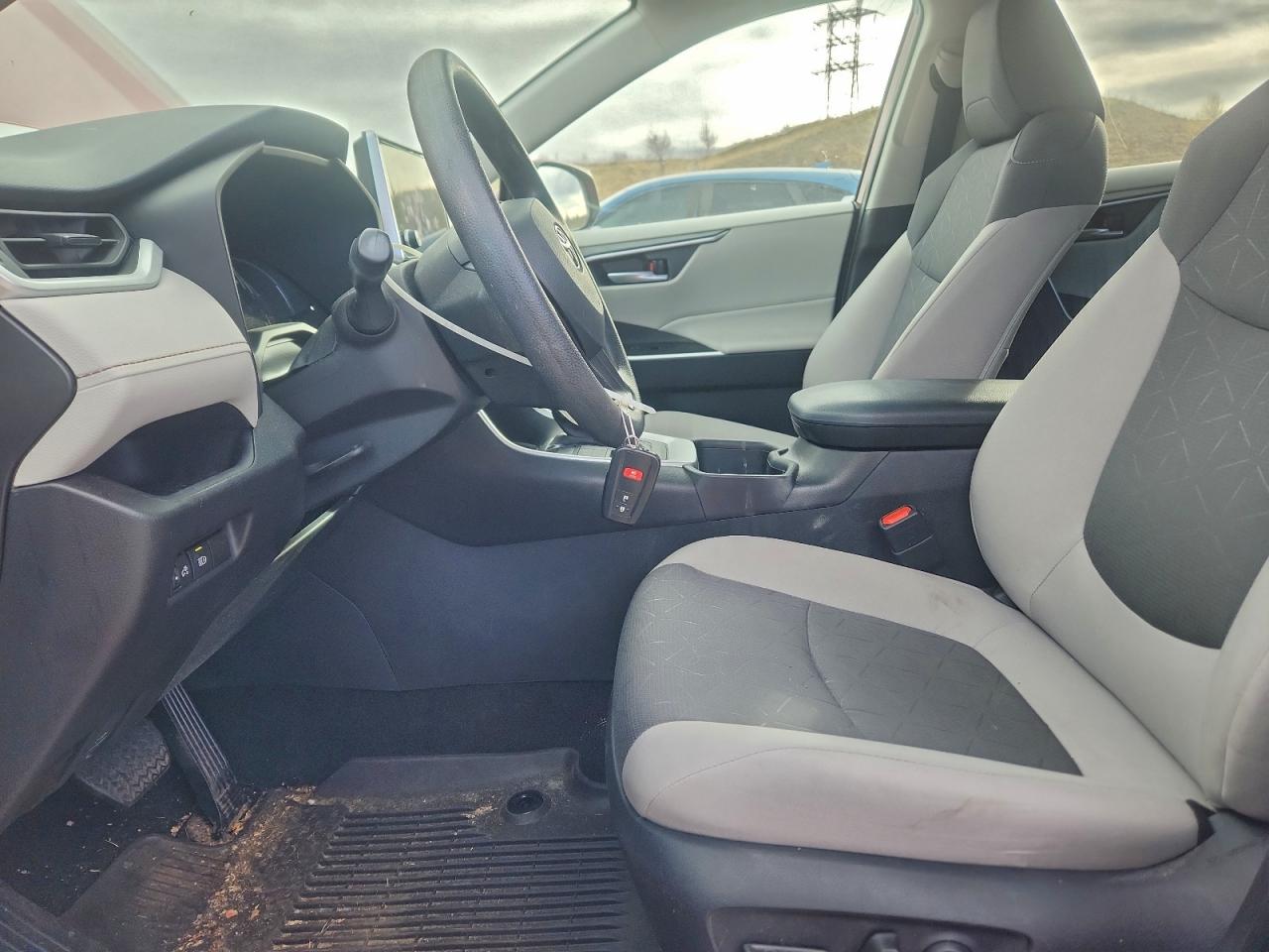 2024 TOYOTA RAV4 XLE photo 13