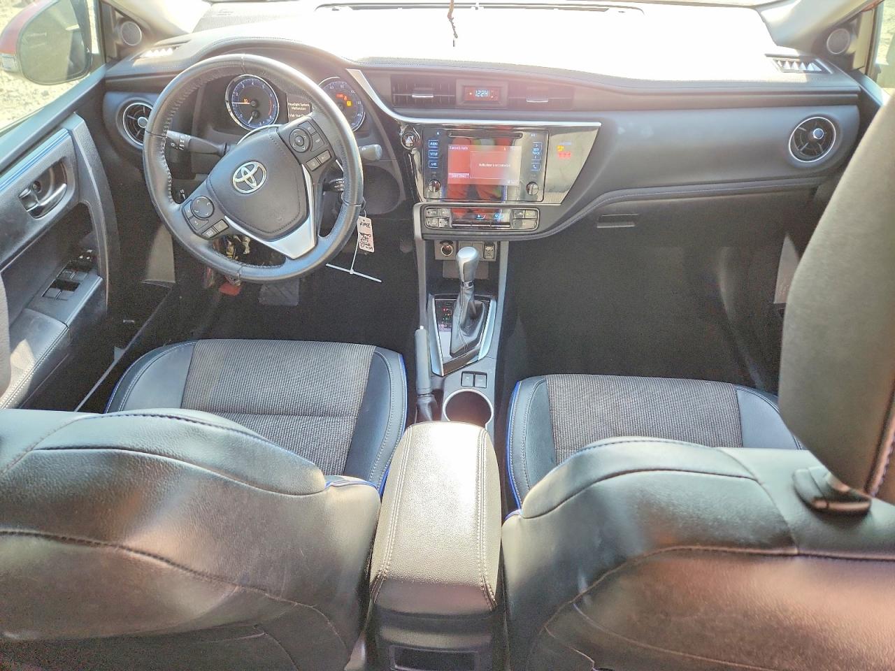 2018 TOYOTA COROLLA L photo 15