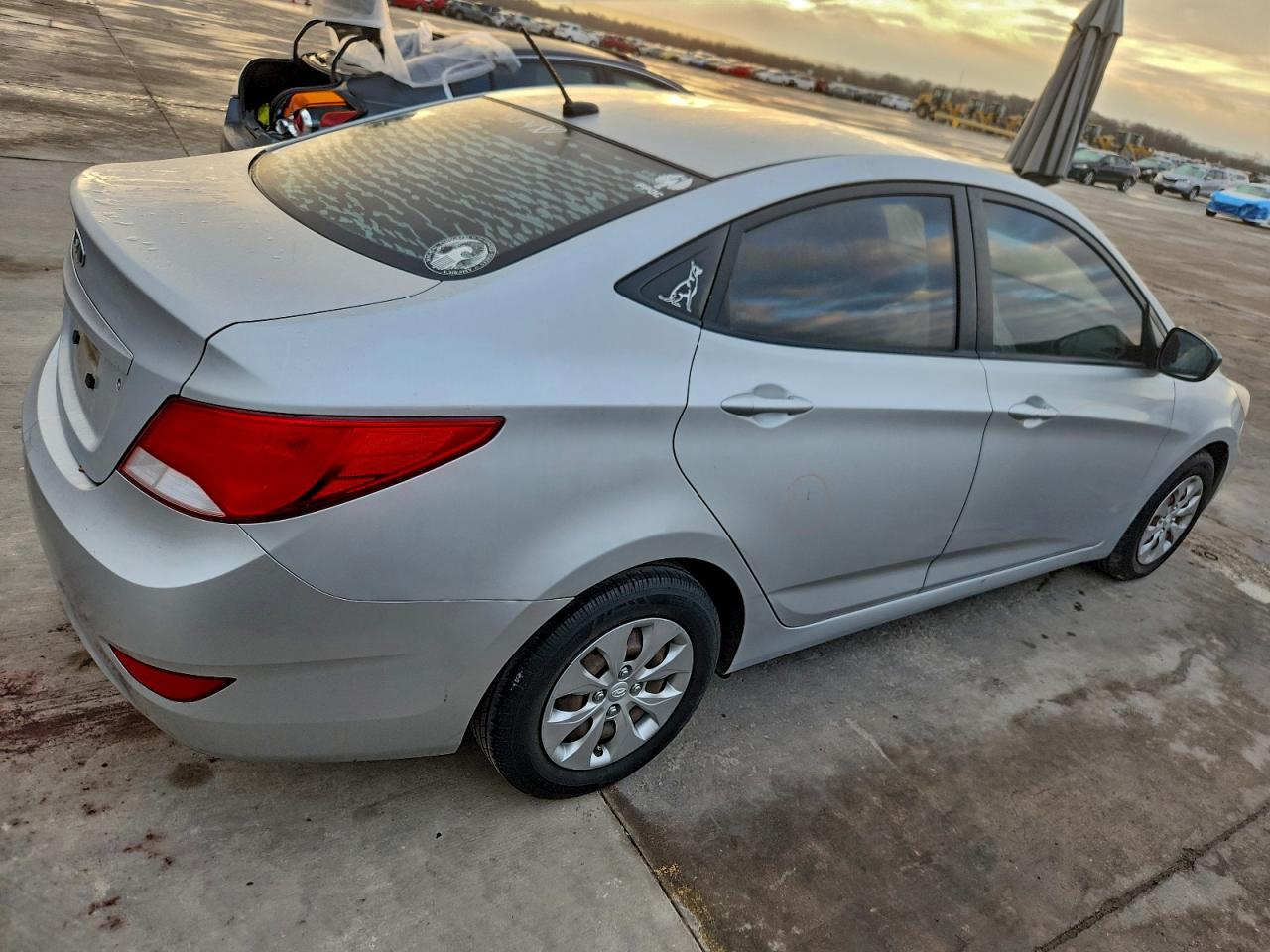 2015 HYUNDAI ACCENT GLS photo 5