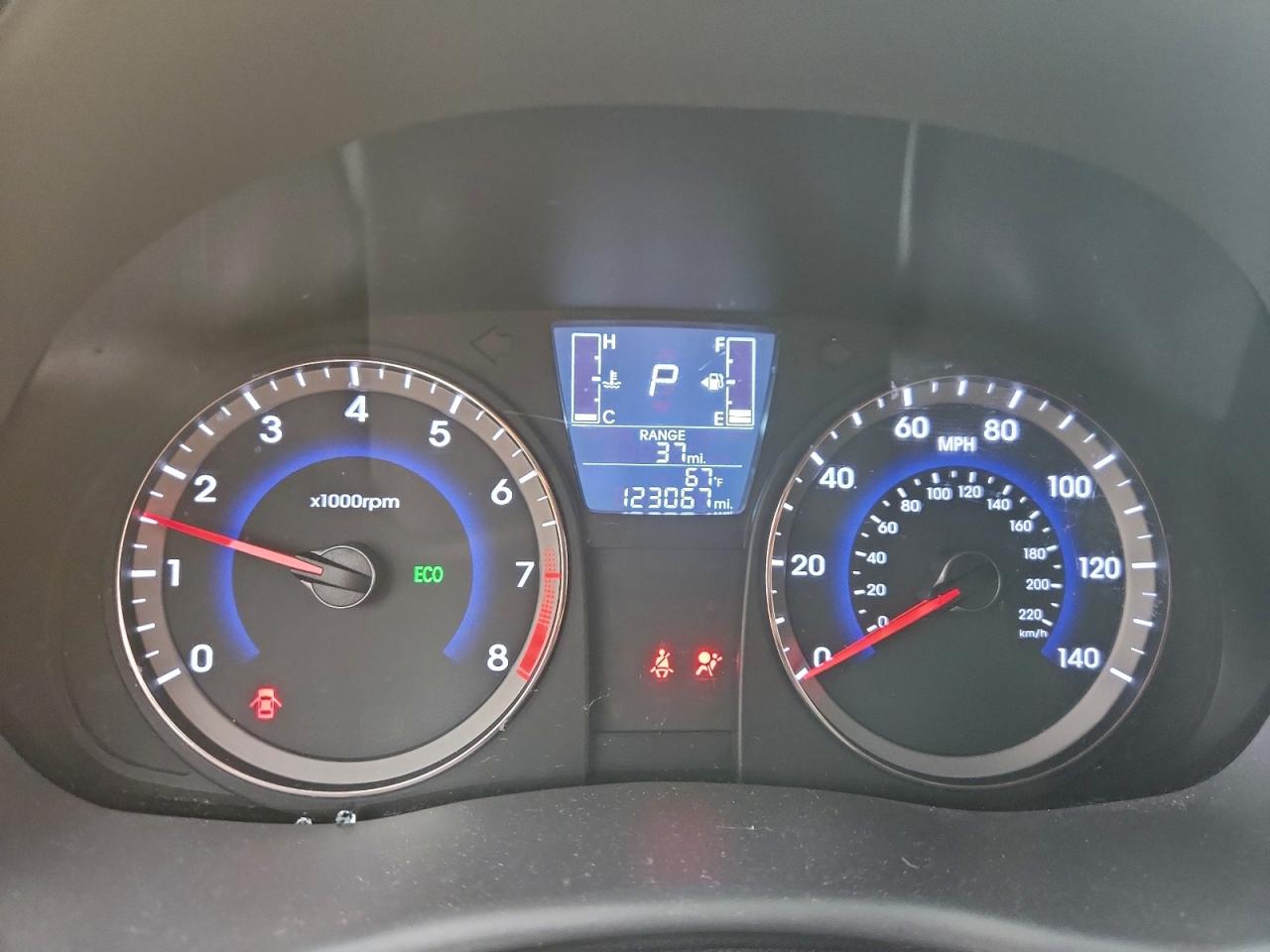 2015 HYUNDAI ACCENT GLS photo 17
