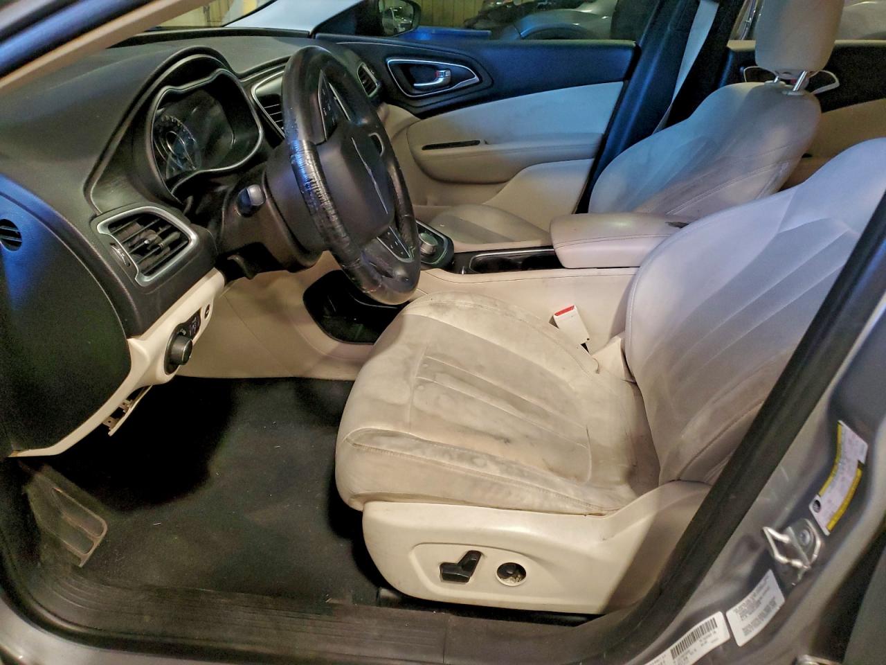 2015 CHRYSLER 200 LIMITED photo 19